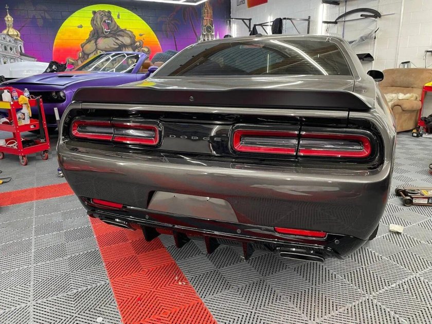 Задний диффузор Додж Челленджер