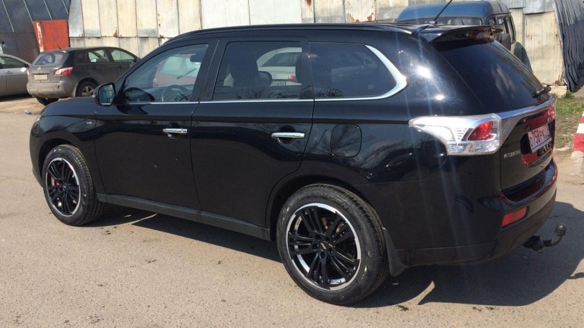 Mitsubishi Outlander 3 на 19 дисках