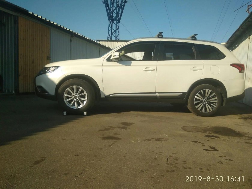 Митсубиси Аутлендер r18