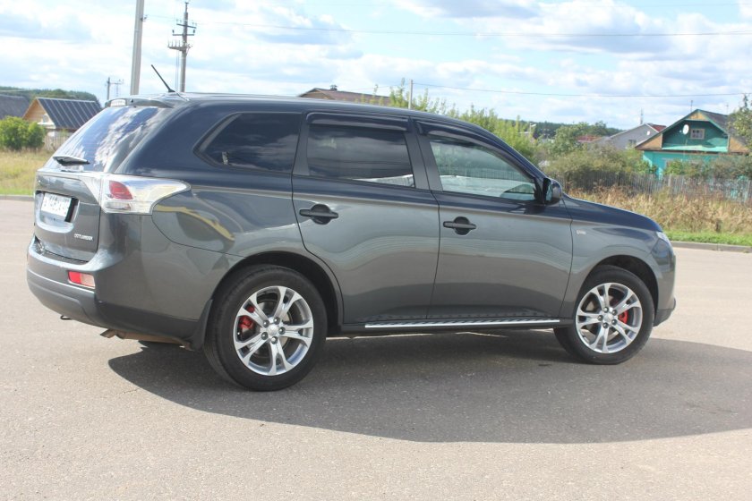 Митсубиси Аутлендер r18