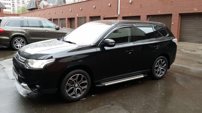 Mitsubishi Outlander 2013 на r18