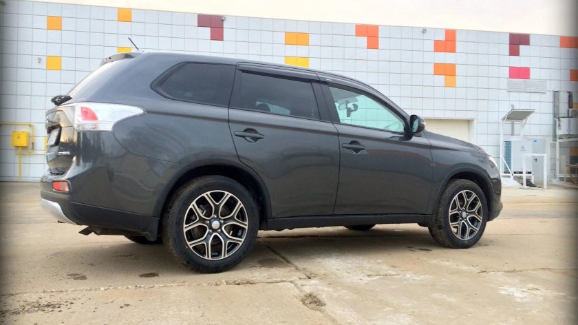 Mitsubishi Outlander r18