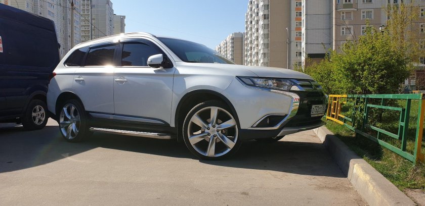 Mitsubishi Outlander 2013 на r18