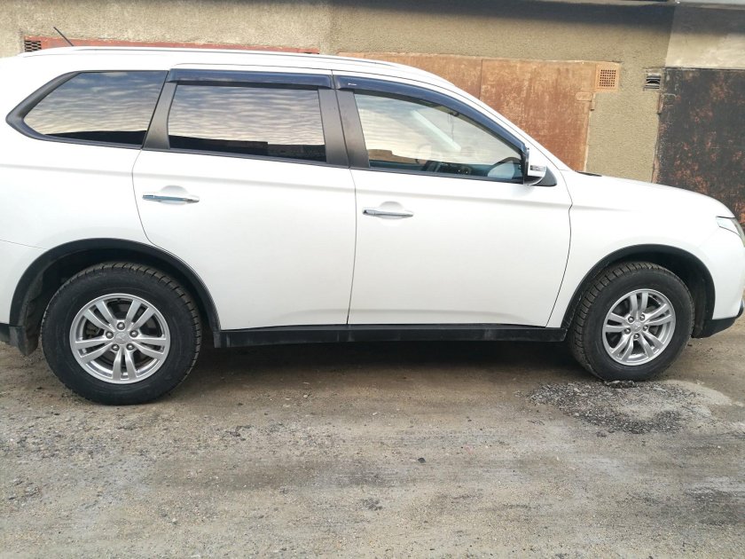 Mitsubishi Outlander 215/65 r17