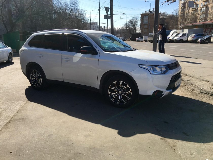 Mitsubishi Outlander r18