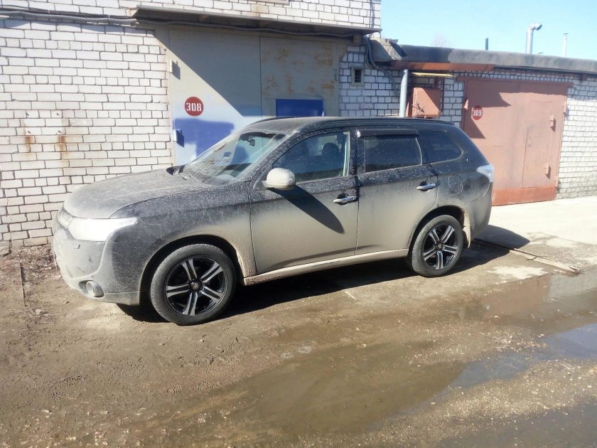 Mitsubishi Outlander 2013 на r18