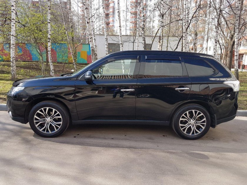 Mitsubishi Outlander 3 r20