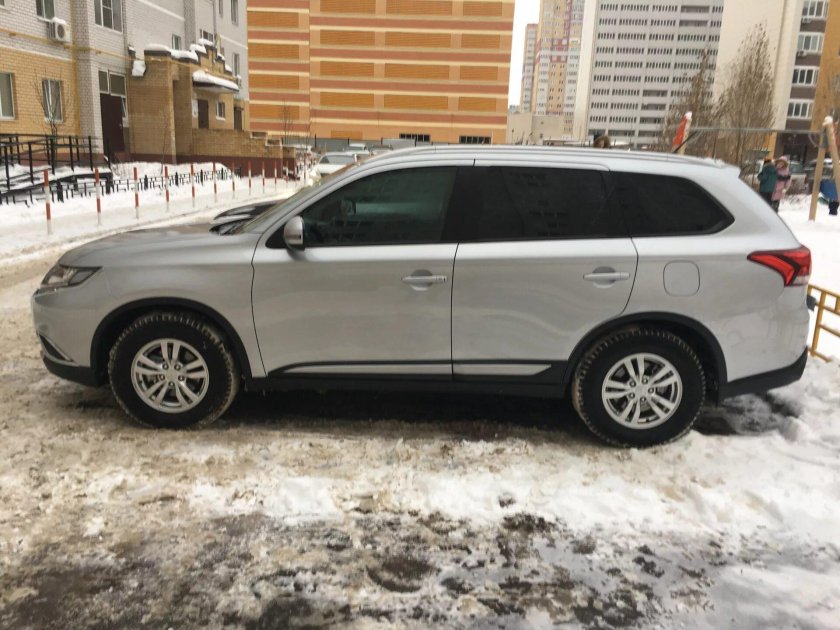 Митсубиси Аутлендер 17