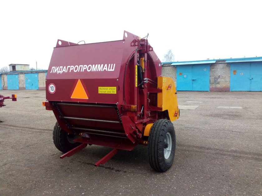 Пресс-подборщик рулонный Ростсельмаш