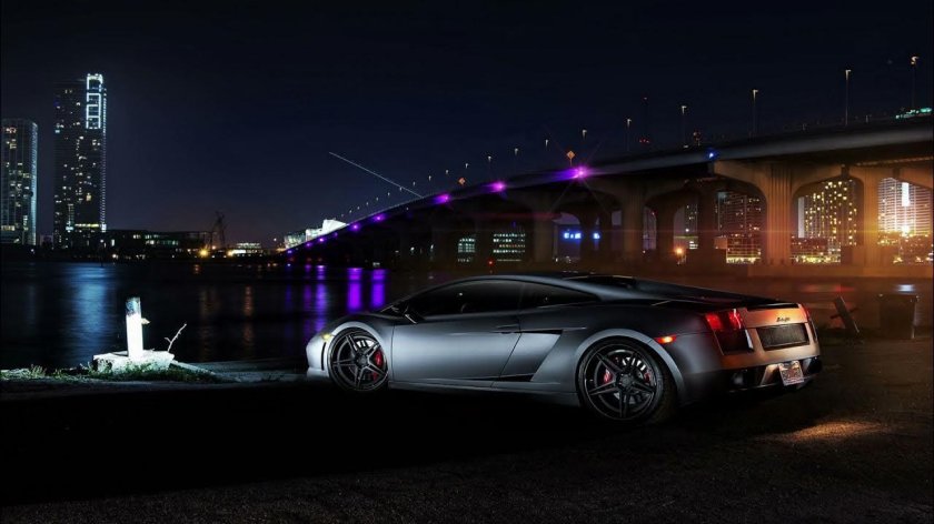 Ламборгини Галлардо в ночном городе