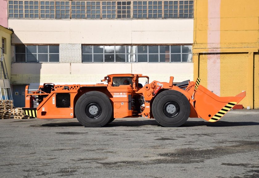 Шахтный погрузчик ПДМ