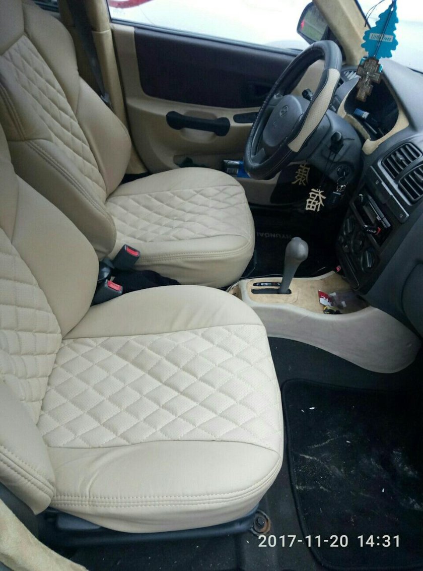 Бежевый салон Hyundai Accent