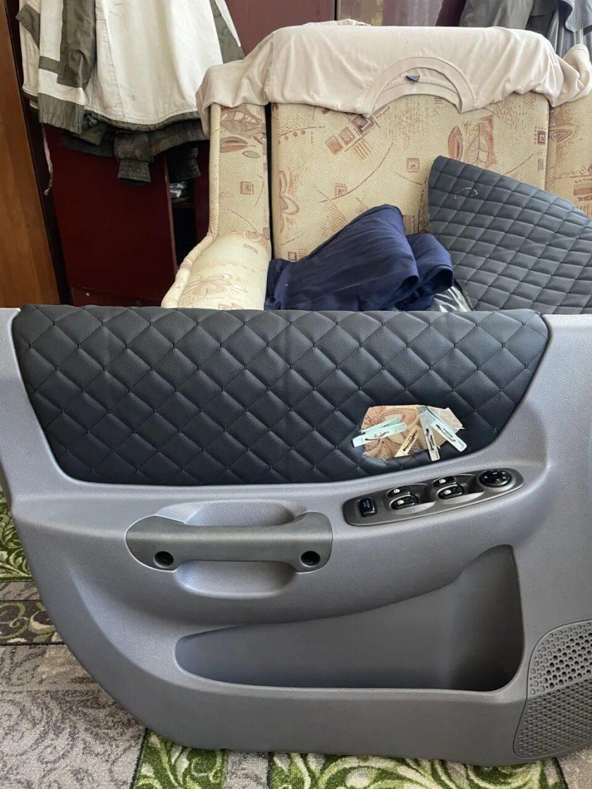 Перетяжка дверных карт Хендай Соната 6