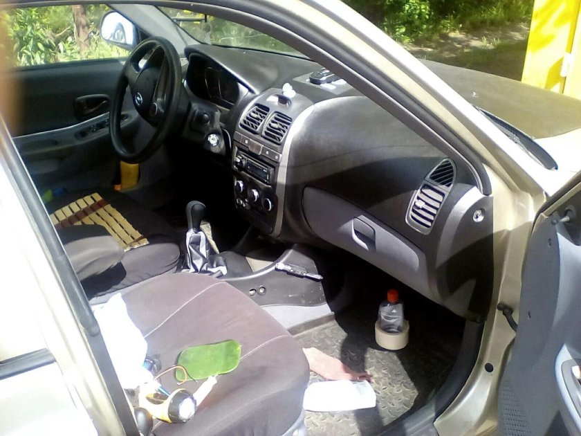 Hyundai Accent черный салон