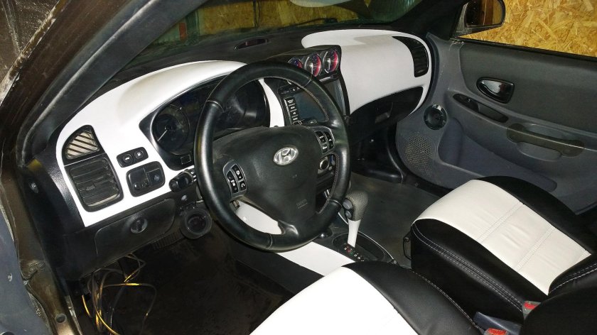 Черный салон акцент ТАГАЗ