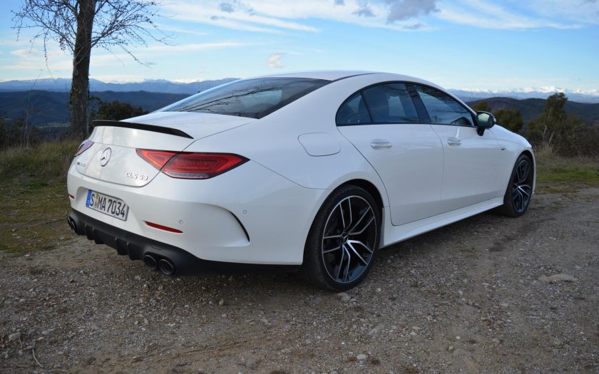 Мерседес банан CLS 2019