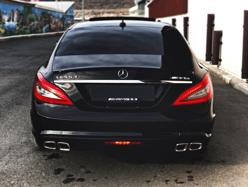 Мерседес банан CLS 63 AMG