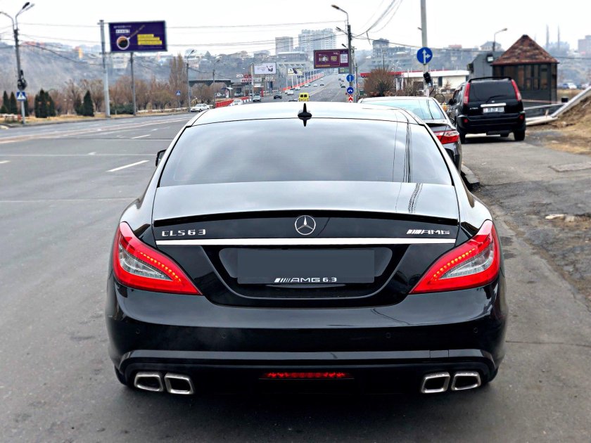 Мерседес банан CLS 2020