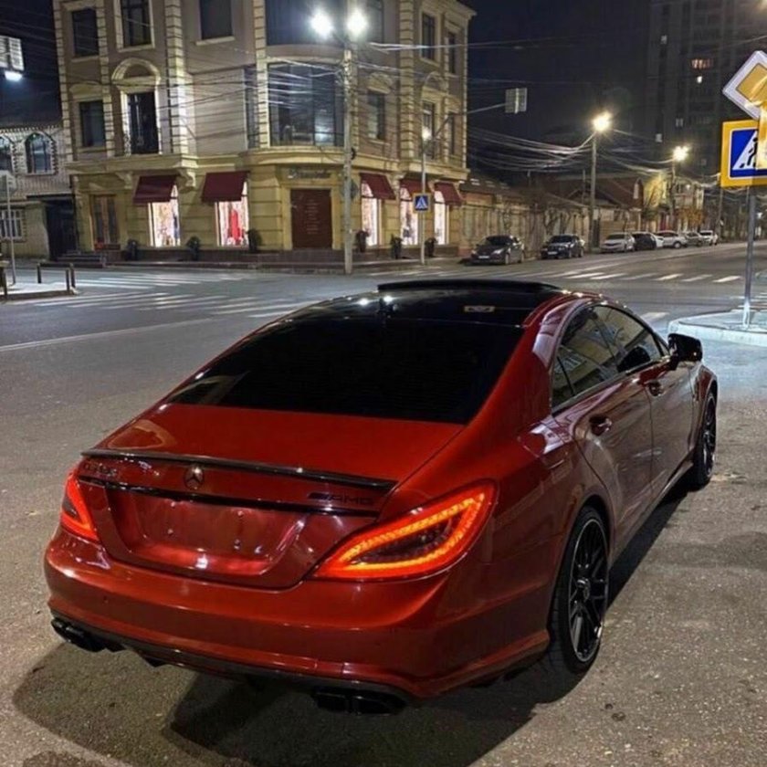 Мерседес банан 2020