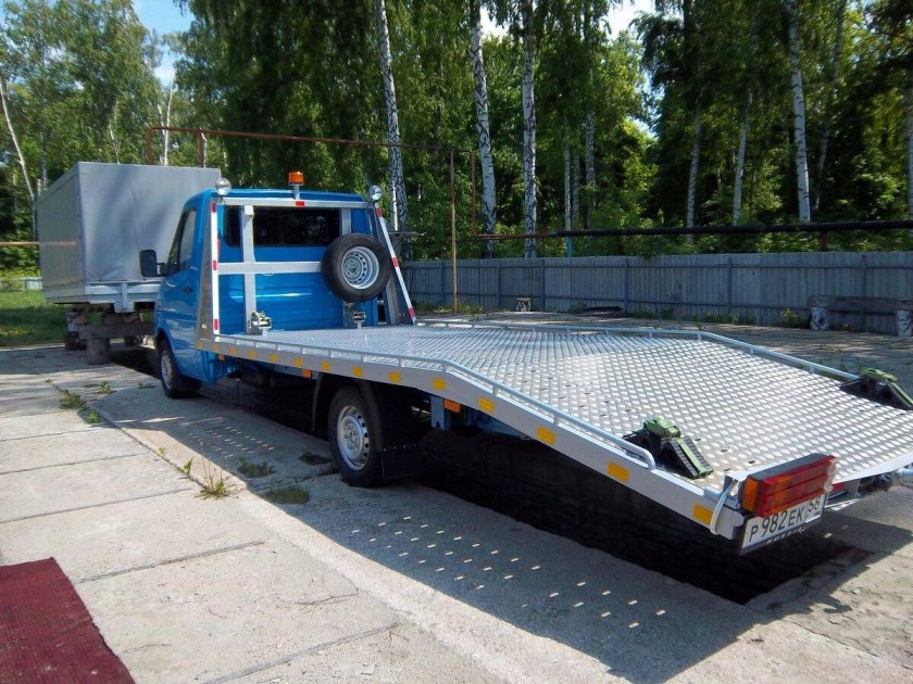 Mercedes Benz Sprinter Tow Truck
