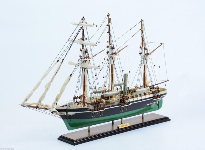 Модель баркентина Вега