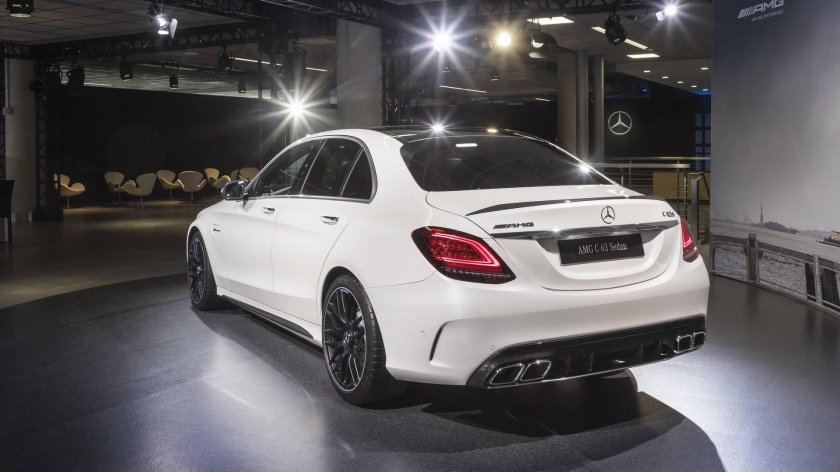 Mercedes c63 AMG седан