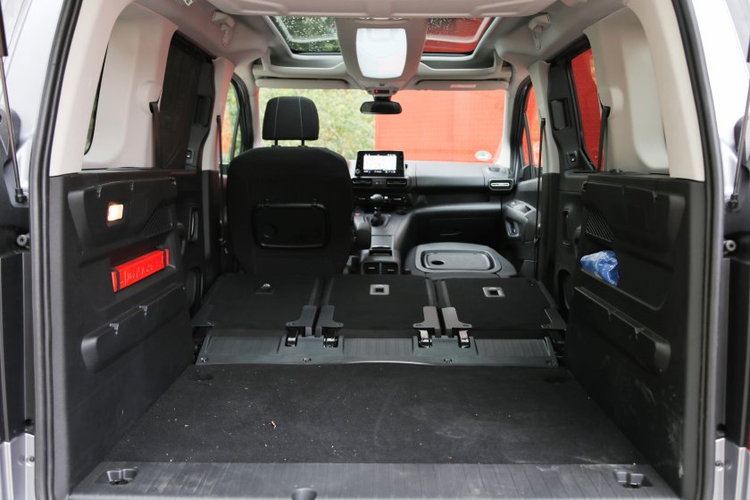 Габариты багажника Опель комбо 2008