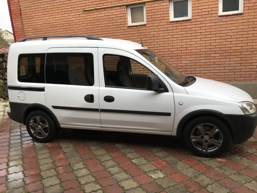 Опель комбо 2008 дизель 1.3