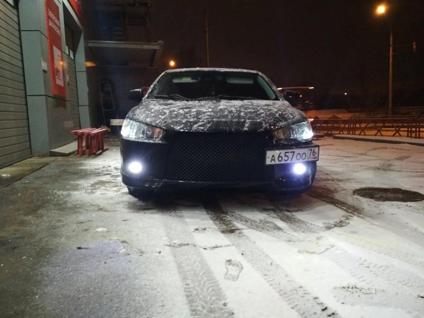 Светодиодные туманки на Лансер 10