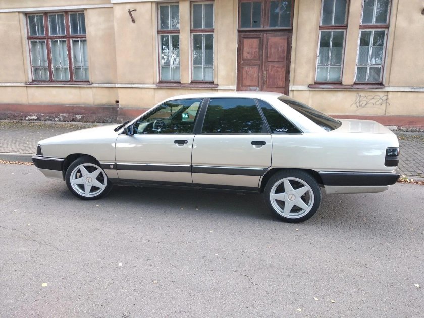 Azev Audi 100