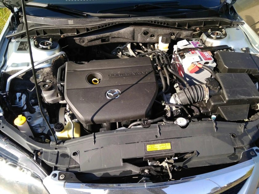 Моторный отсек Мазда 6 2007 года