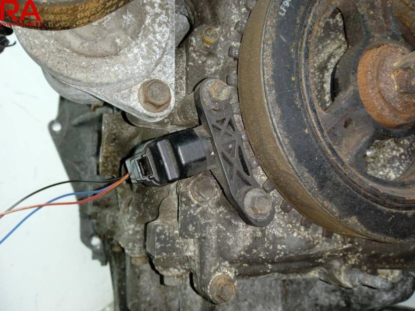 Датчик коленвала Мазда 6