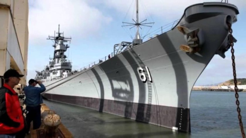 Линкор Айова в панамском канале