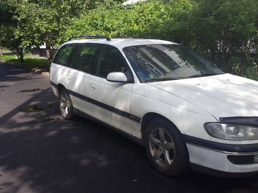 Опель Омега 2001 универсал белый цвет