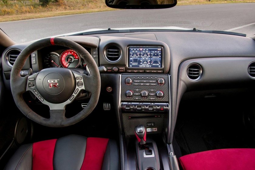 Салон Ниссан ГТР р35