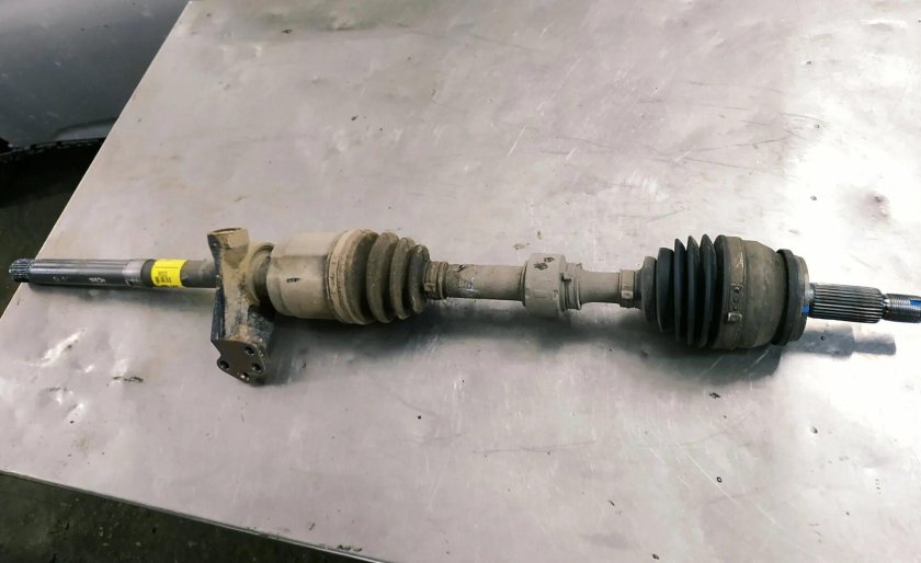 Привод правый Санта Фе 2 2.7