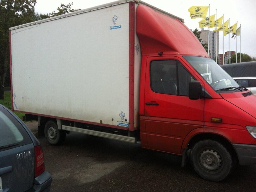 Мерседес Спринтер будка . 4,2м