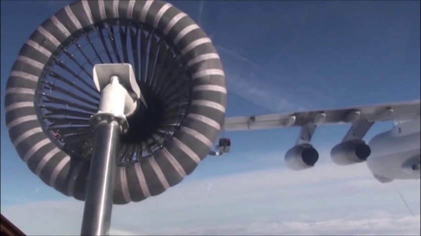 Дозаправка самолета в воздухе