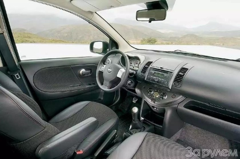 Nissan Note 2005 салон