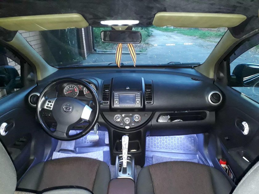 Ниссан енот салон