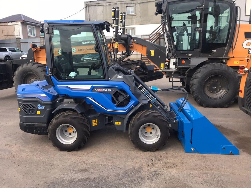 Закупили новую снегоуборочную технику