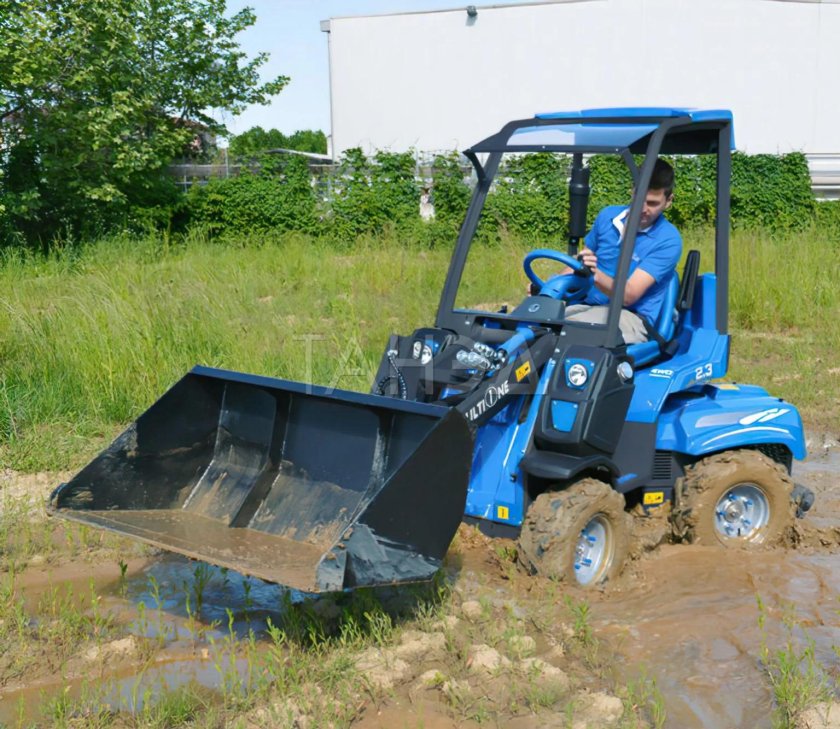 Мини-погрузчик MULTIONE 2.3