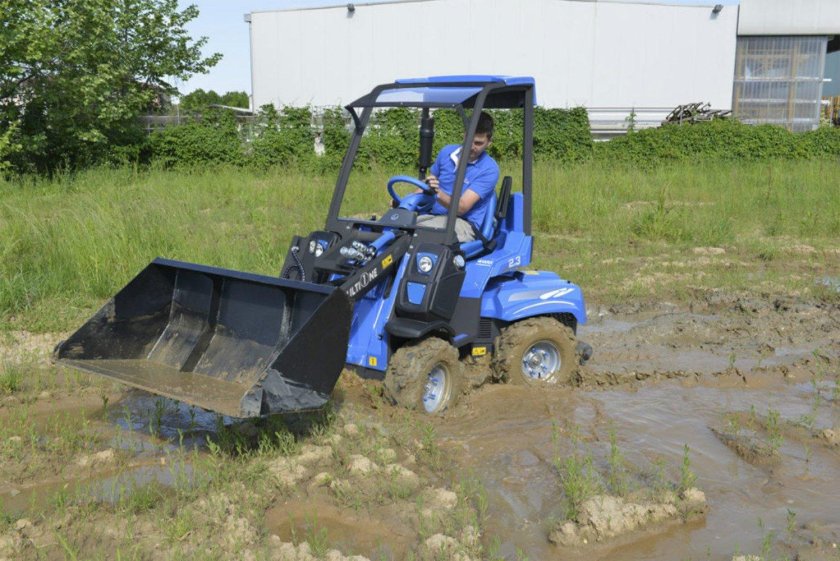 Мини-погрузчик MULTIONE 2.3