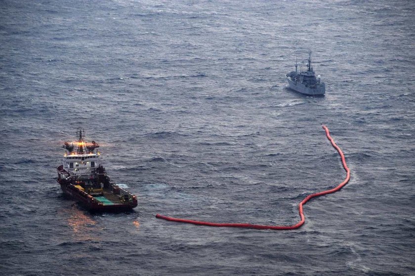 Боновые заграждения от разлива нефти