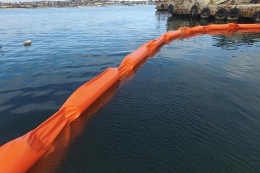 Боновые заграждения берегозащитные