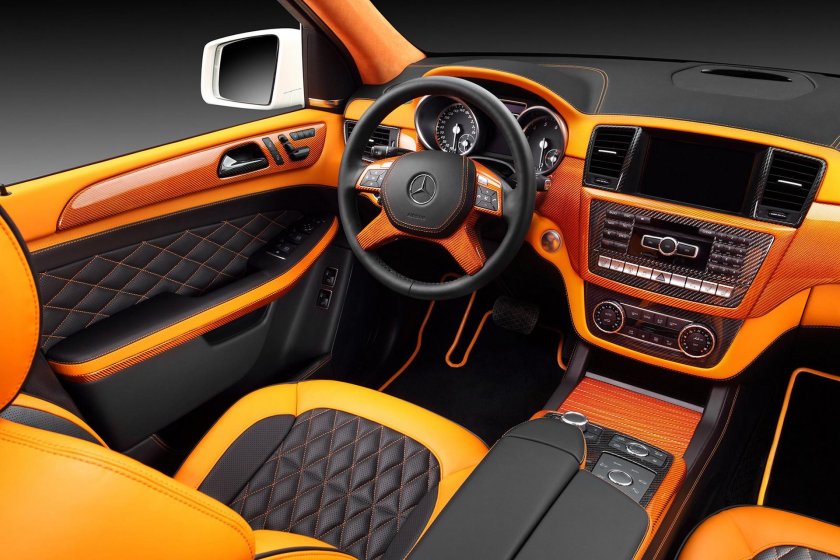 Поршткайен оранжевый салон