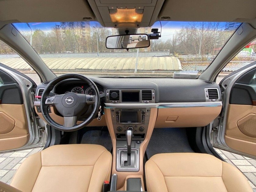 Светлый салон кроссовера