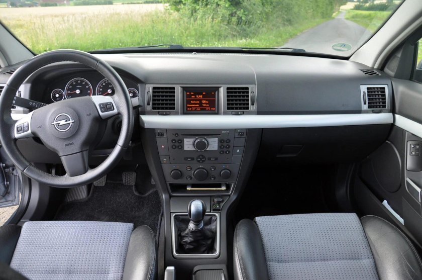Opel Vectra 2005 салон