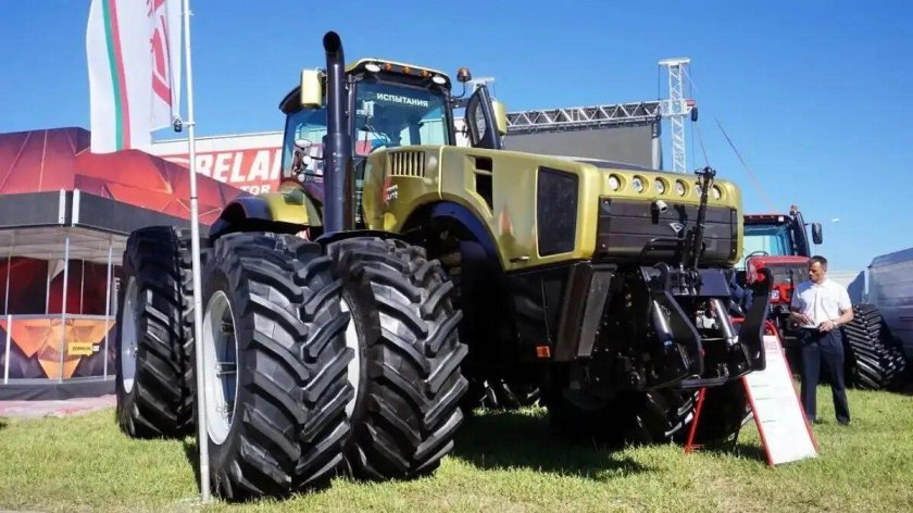 Трактор Беларусь 4522