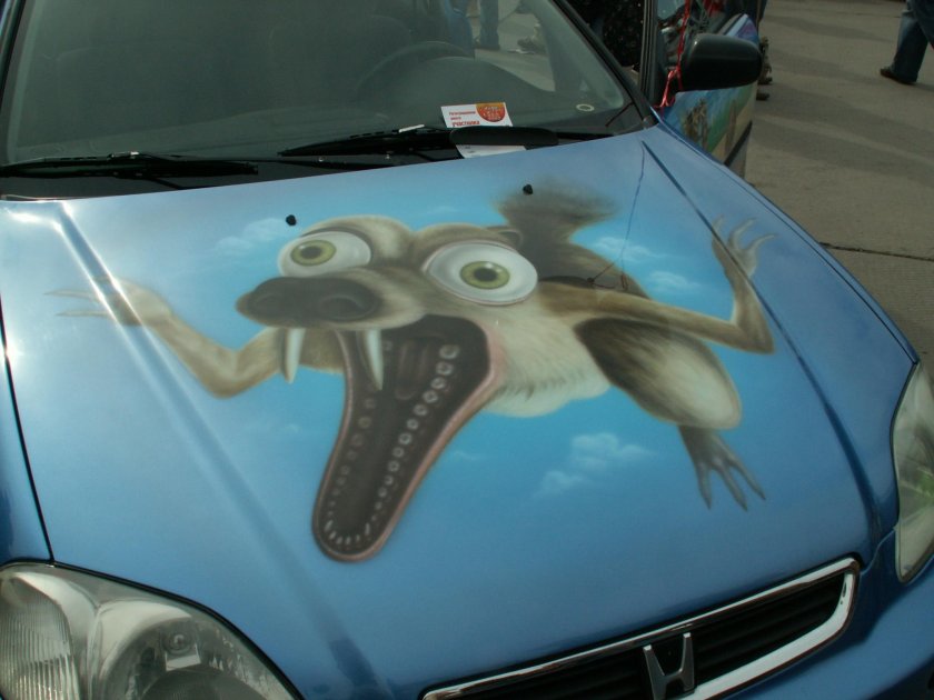Аэрография на капот автомобиля